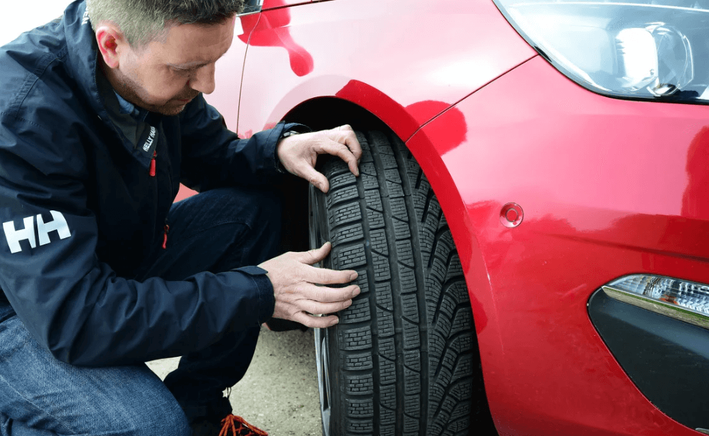 inspect car tyres