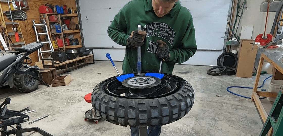 tyre changing stand